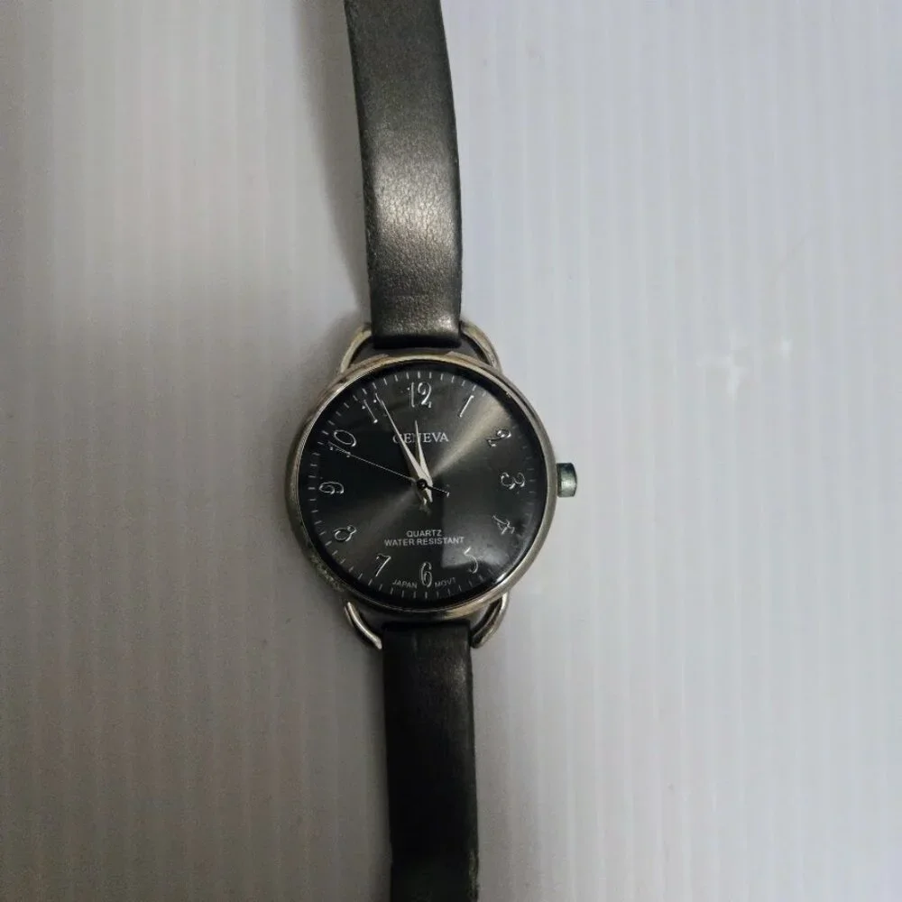 Geneva M633L vintage watch